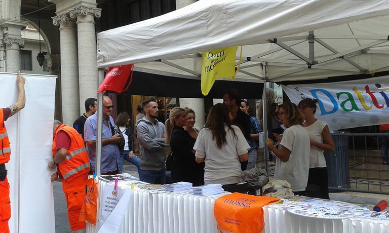 Tanta gente in fila per il test
