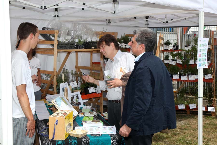 Francesco Ripa di Meana e Stefano Inglese,  direttore generale e responsabile della comunicazione dell'Azienda USL di Bologna al banco del CEFA  
