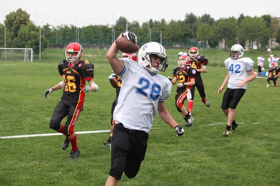 Un momento dell'amichevole di football americano