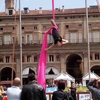 Acrobazie con tessuti aerei