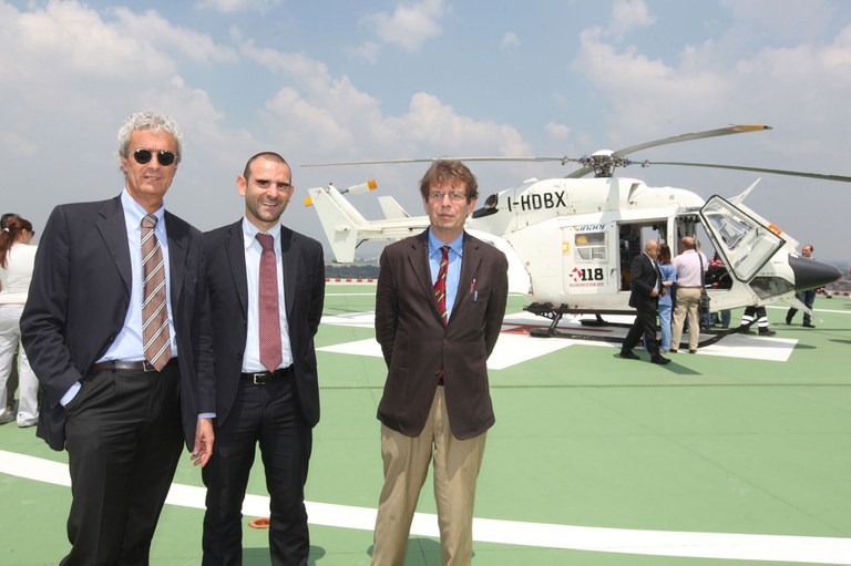 Gordini, Rizzo Nervo e Ripa di Meana davanti all'eliambulanza