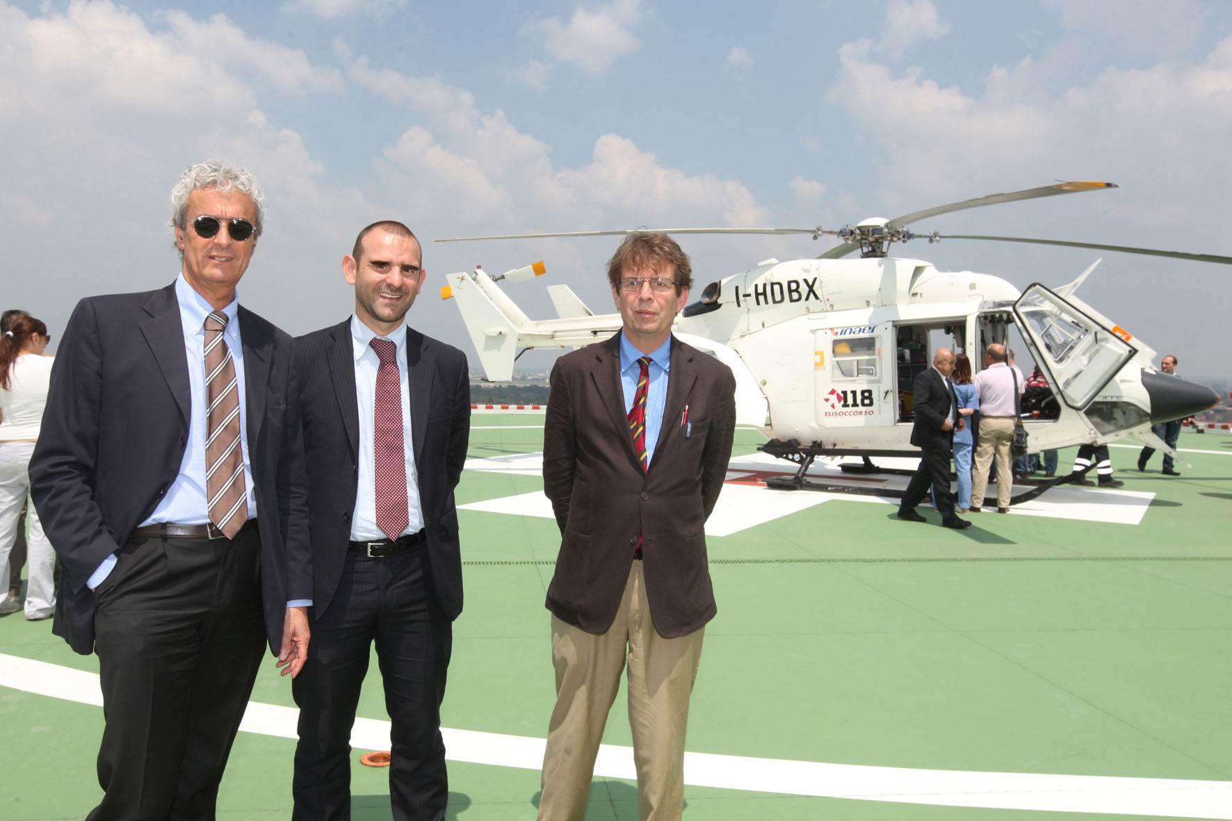 Gordini, Rizzo Nervo e Ripa di Meana davanti all'eliambulanza