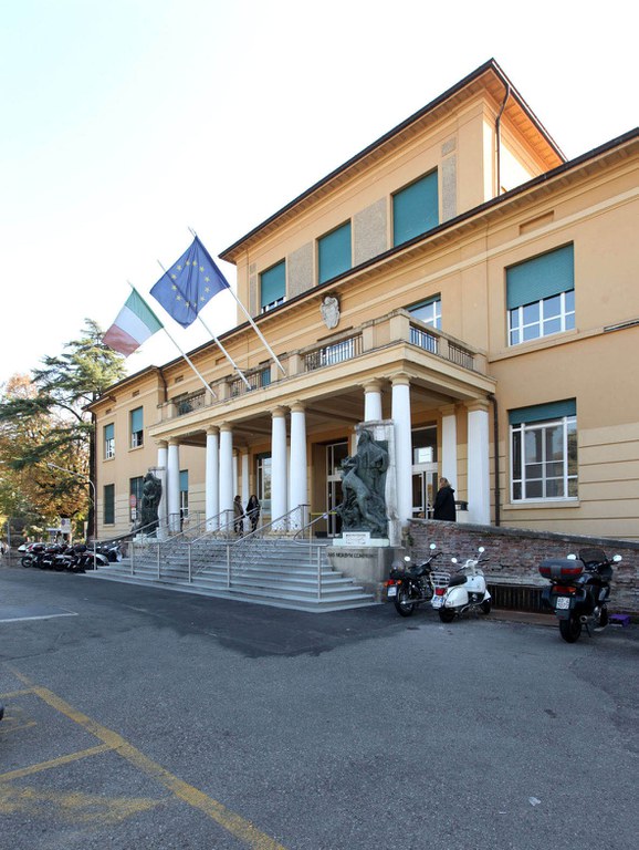 La facciata principale dell'ospedale