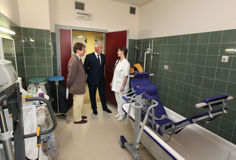 Un momento della visita all'Hospice