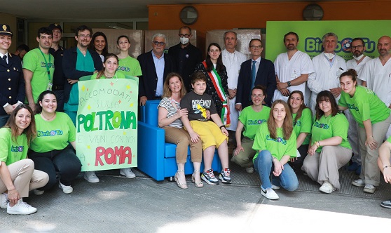 Donate 8 poltrone-letto per i reparti di Neurochirurgia e Neuropsichiatria dell'Età Pediatrica