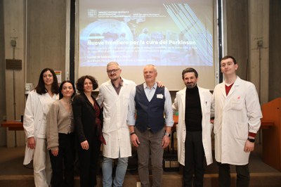 L'equipe dei clinici con il paziente Gabriele Selmi