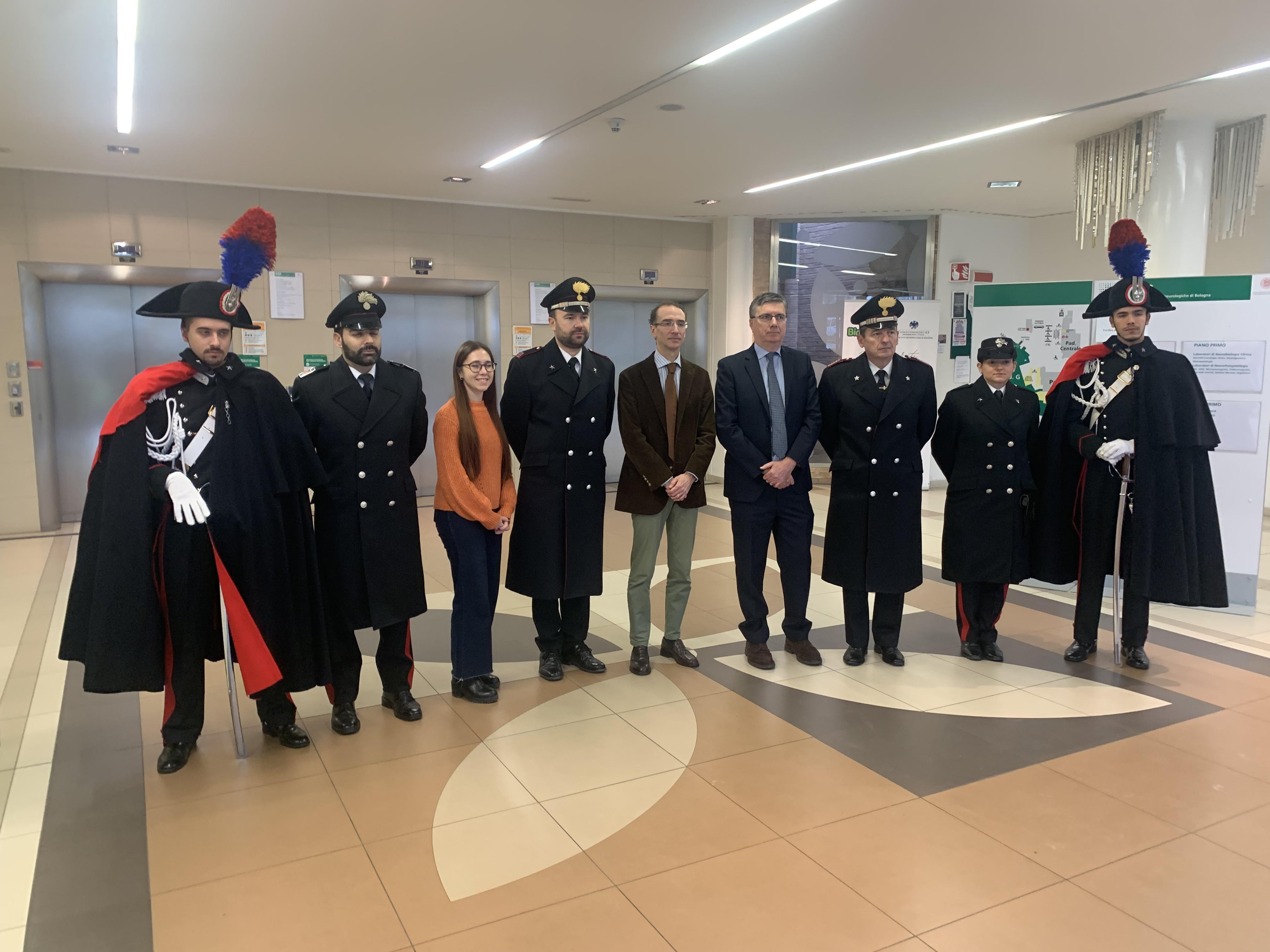 La delegazione dei Carabinieri con i rappresentati dell'IRCCS ISNB e dell'AUSL di Bologna