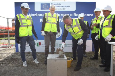 Foto equipe posa della prima pietra.jpeg