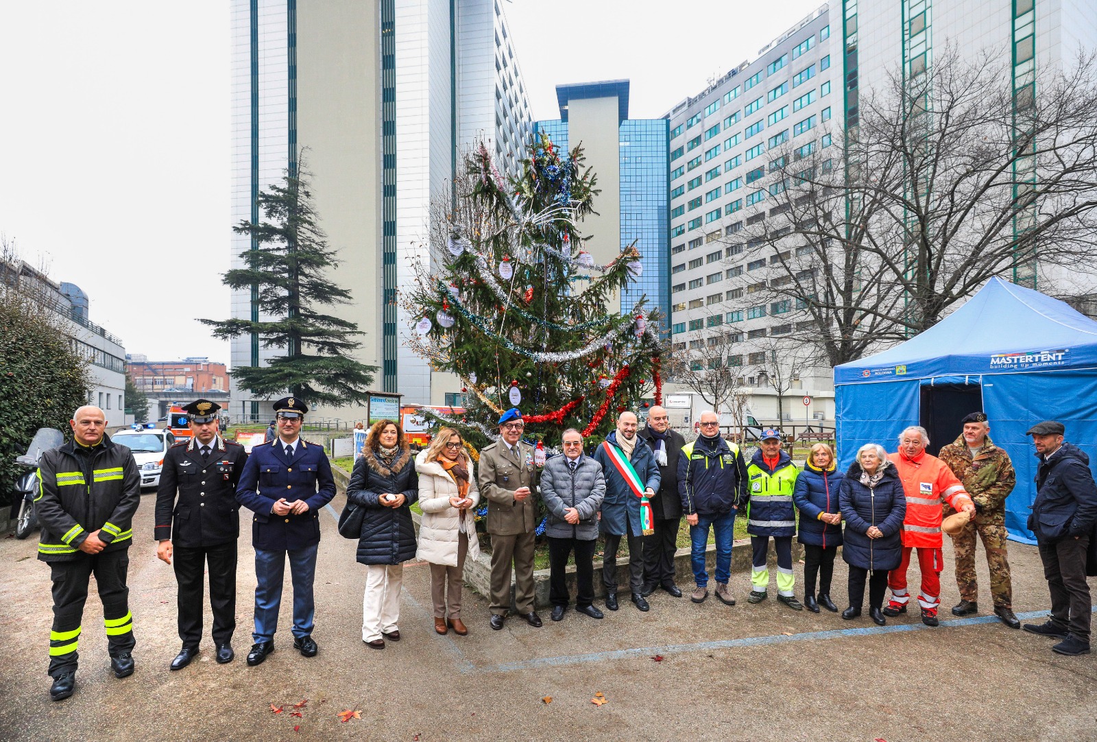 All’Ospedale Maggiore si accende l’Albero del Dono dedicato alla Pace