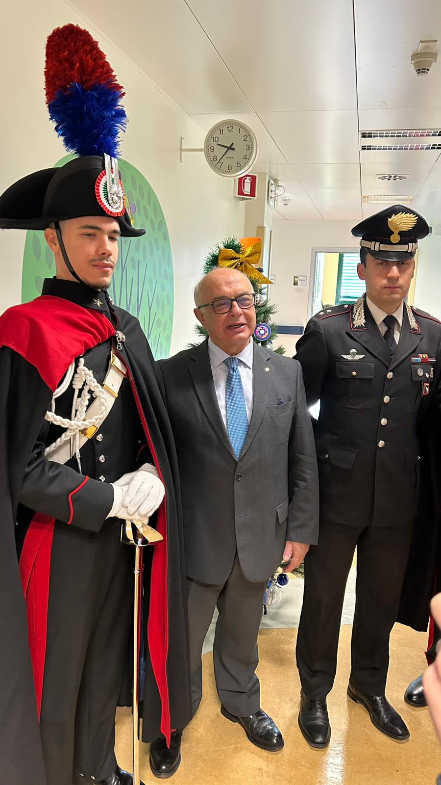 Il presidente della Fondazione RSN Daniele Ravaglia con i Carabinieri