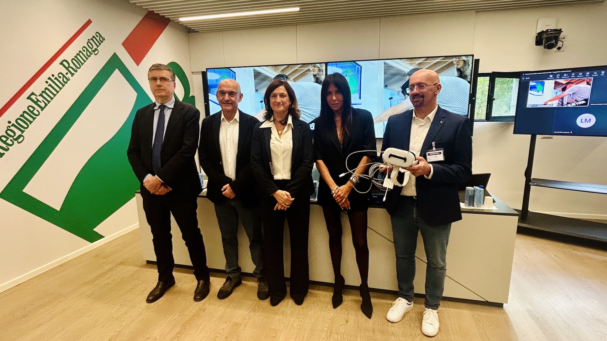 Ictus e Parkinson, in Emilia-Romagna una riabilitazione a domicilio sempre più personalizzata e accurata grazie a guanti robotici e realtà virtuale. L’IRCCS Istituto delle Scienze Neurologiche a capo di due progetti di ricerca da quasi un milione di euro