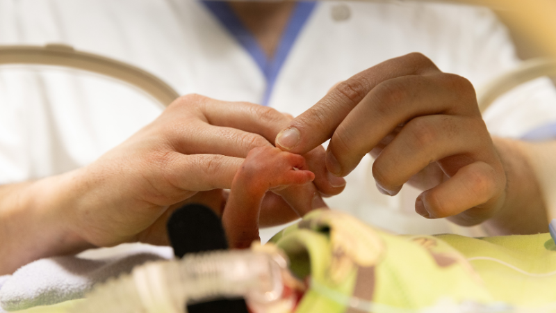 Igiene delle mani prima di accedere al reparto