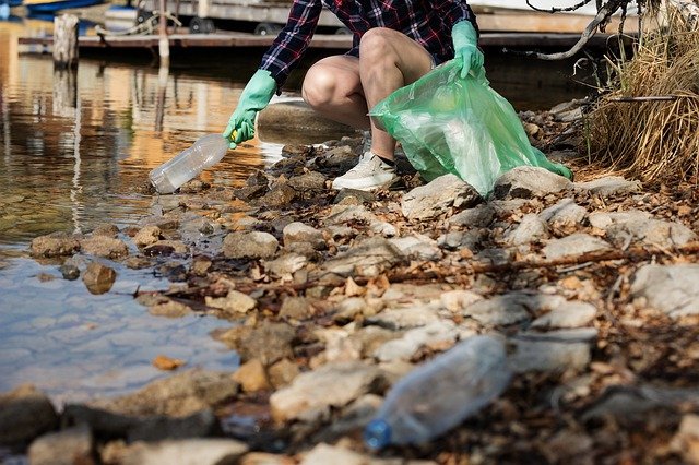 La strategia plastic free dell’Emilia-Romagna per eliminare la plastica usa e getta