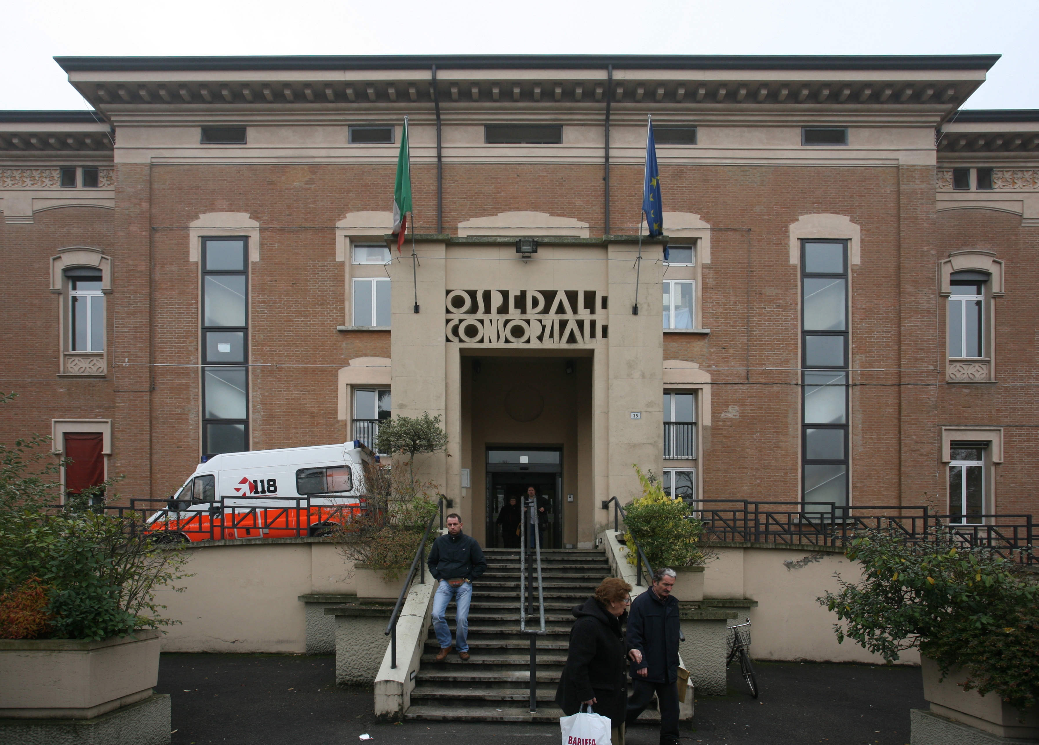 Ospedale di Bentivoglio, facciata e ingresso ospedale 
