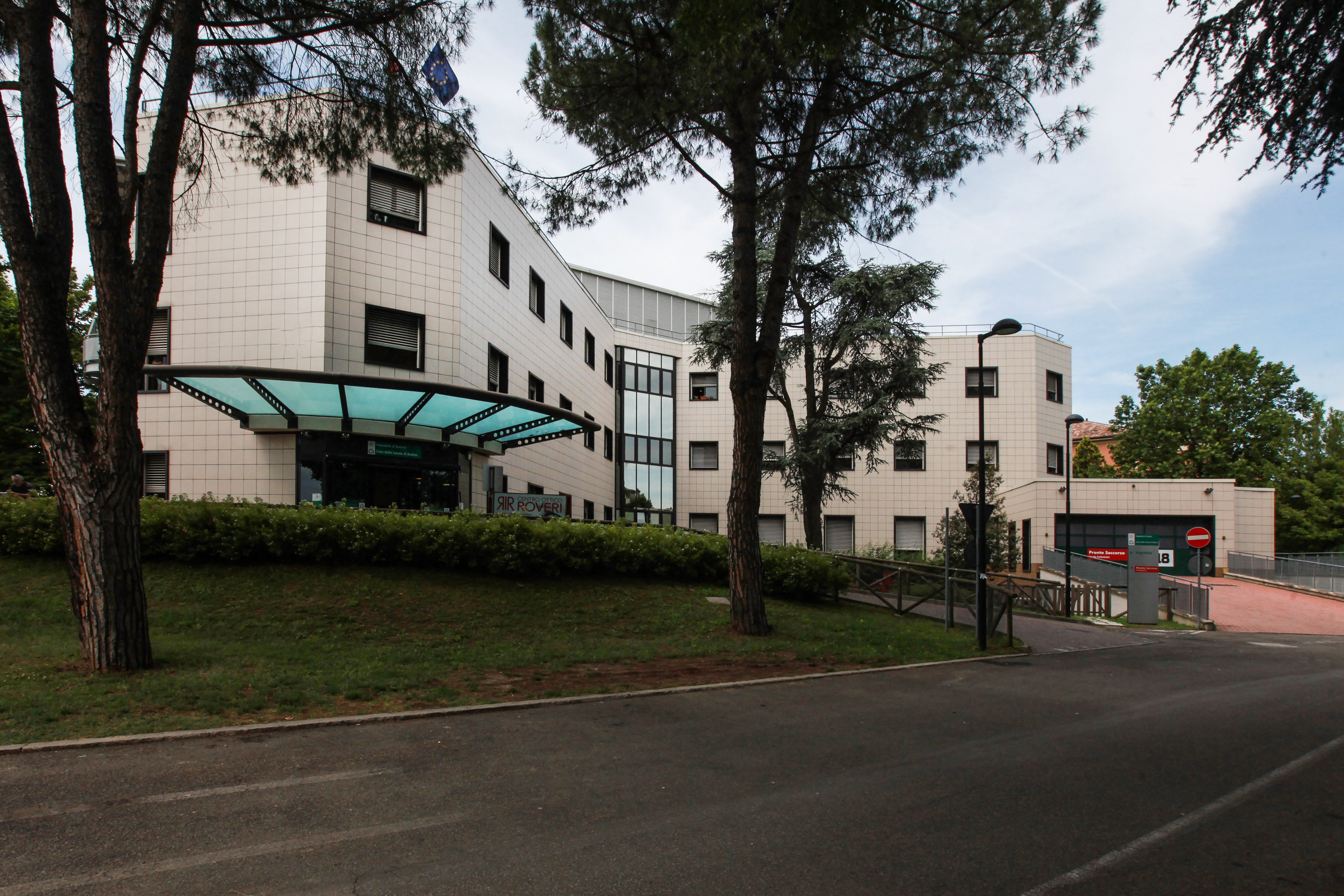 Ospedale di Budrio, struttura ospedale e ingresso 