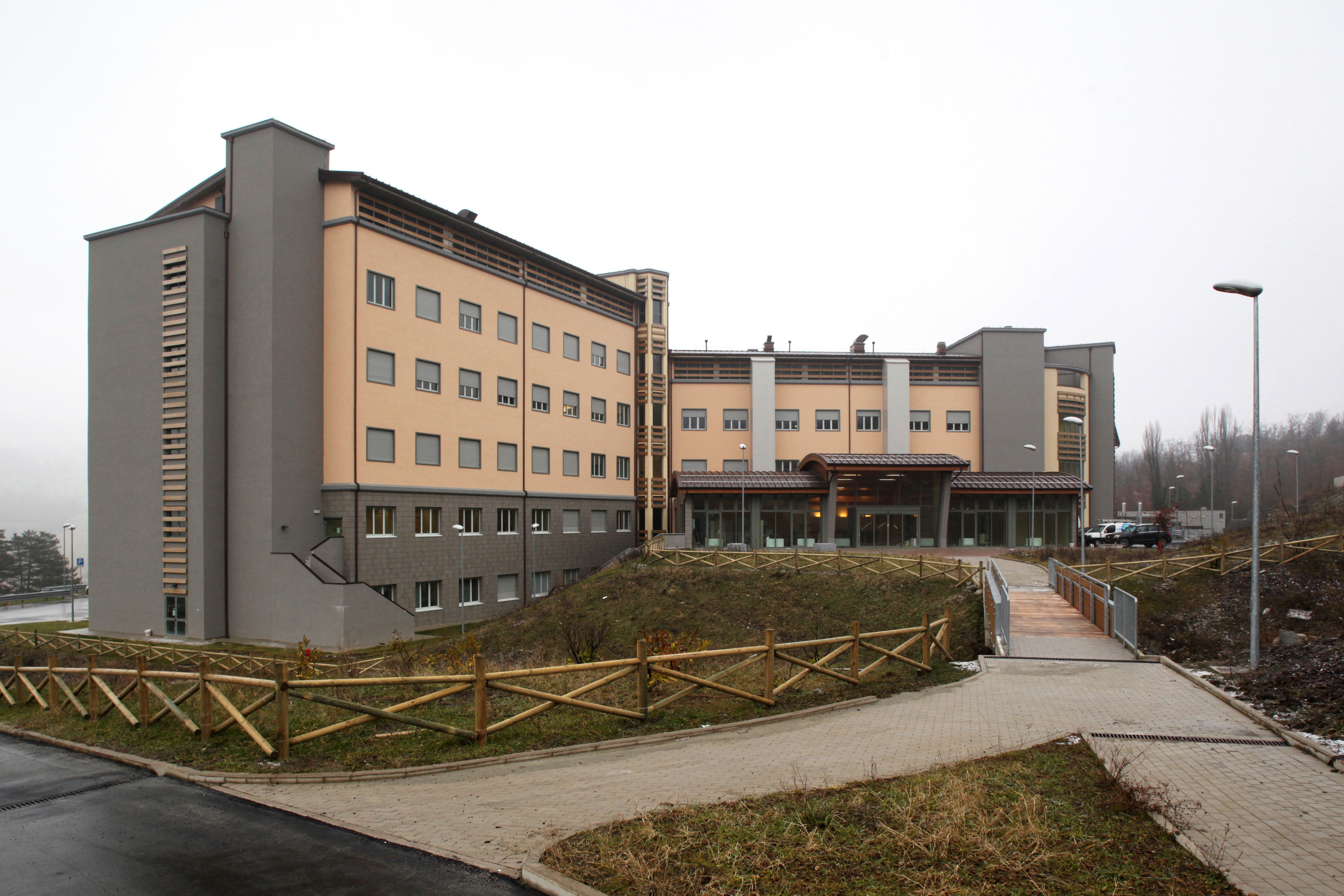Ospedale di Porretta, struttura e entrata ospedale  